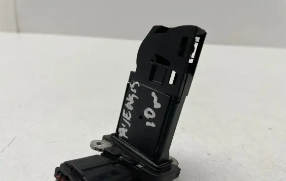 Toyota Avensis T270 Mass air flow meter 2220426010