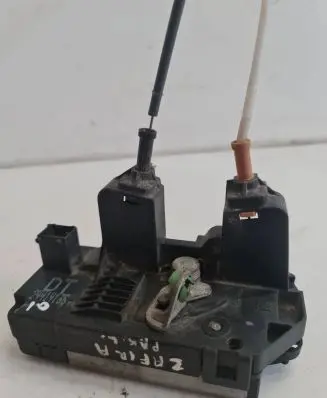 Opel Zafira A Rear door lock 24414135