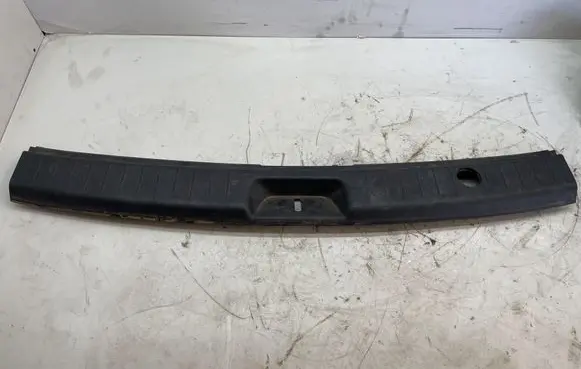 Trunk/boot sill cover protection