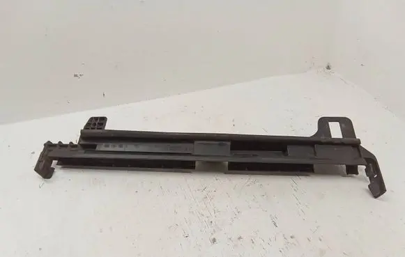 Mercedes-Benz C W204 Radiator mount bracket 0477902903