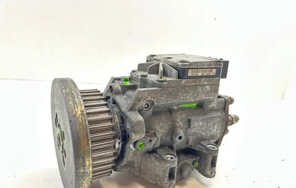 Audi A6 S6 C5 4B Fuel injection high pressure pump 059130106C
