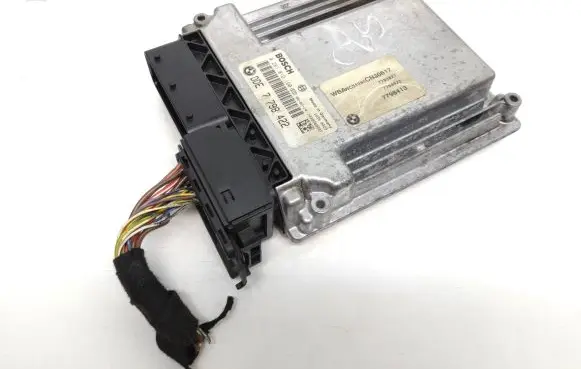 BMW 5 E60 E61 Engine control unit/module 7798422 7793827 0281012190