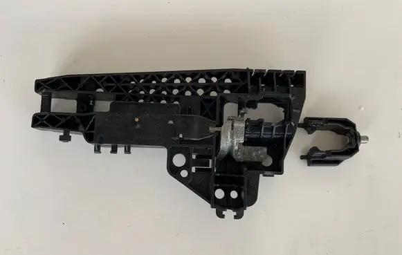 Rear door exterior handle/bracket