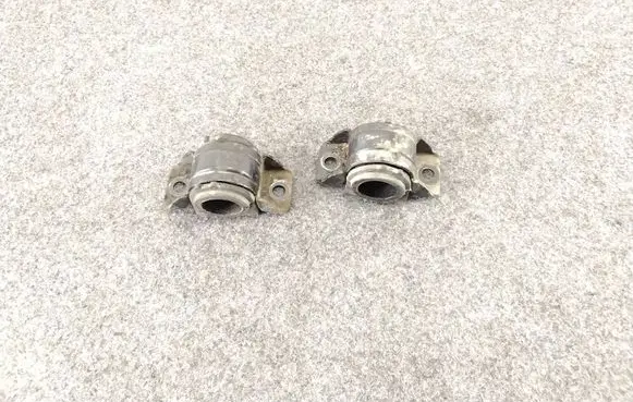 Jaguar XF X250 Sway bar bush bracket, front 8X235484AA