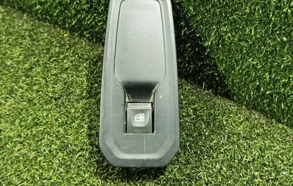 Renault Trafic III (X82) Electric window control switch 809618689R T0544599 2706729X