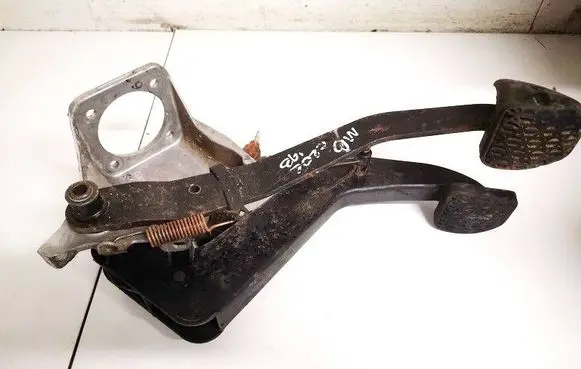 Mercedes-Benz C W202 Clutch pedal 2022900119