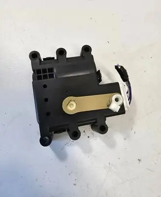 Mazda 5 A/C air flow flap actuator/motor 6220F