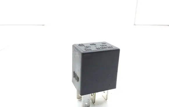 Opel Vectra B Hazard warning light relay 90229206
