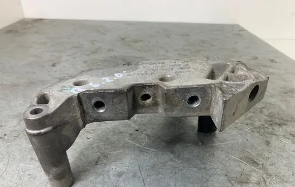 Volkswagen PASSAT B6 Engine mounting bracket 03G199207F