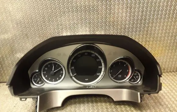 Mercedes-Benz E W212 Speedometer (instrument cluster) 2129005104