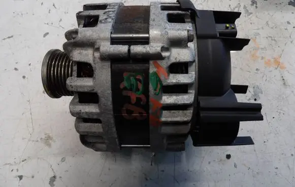 Renault Megane IV Generator/alternator 231004742R A10940E10 FG18T173