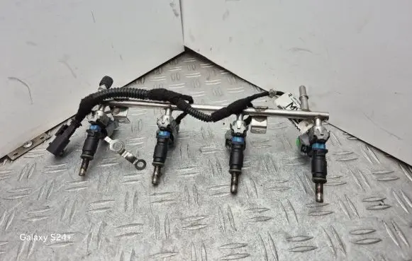 Opel Astra J Fuel injectors set 55562599 55573667