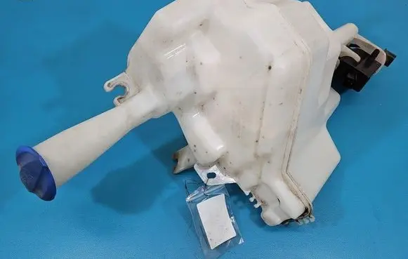 Hyundai i30 Windshield washer fluid reservoir/tank 98610A6000 IMPRK1567849