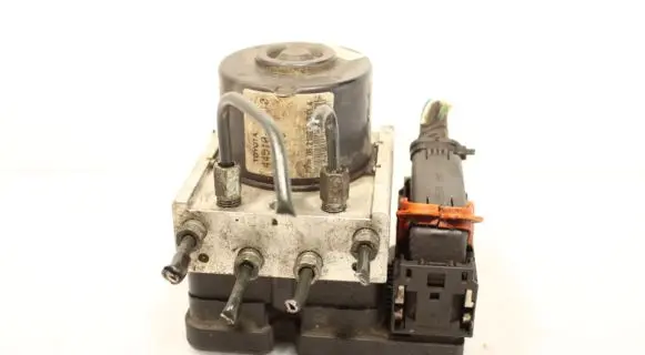 Toyota Avensis T270 ABS Pump