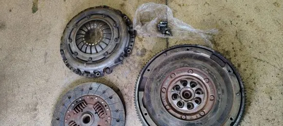 Subaru Legacy Clutch set kit 30210AA720
