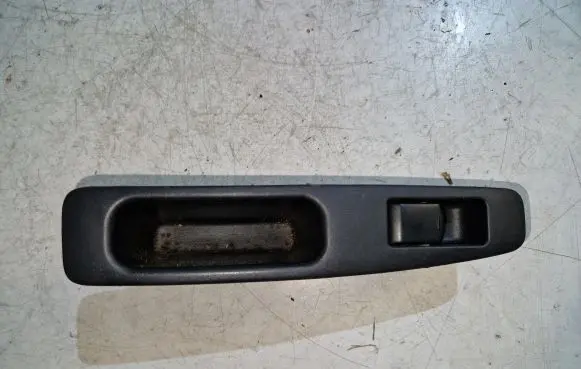 Nissan Qashqai Electric window control switch 82951JD000