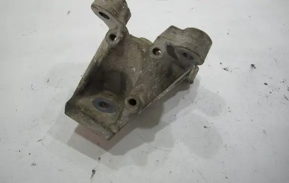 Audi A6 S6 C6 4F Engine mounting bracket 4F0199307L