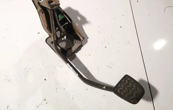 Toyota Yaris Clutch pedal 