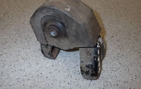KIA Carens II Engine mount vacuum valve 