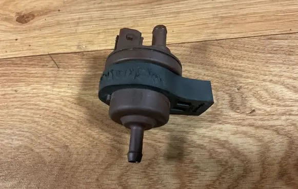 Citroen C4 I Vacuum valve 2580008
