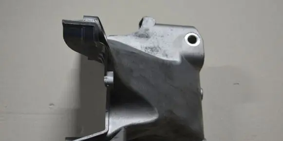 Volkswagen Golf VII Engine mounting bracket 04C199207AD