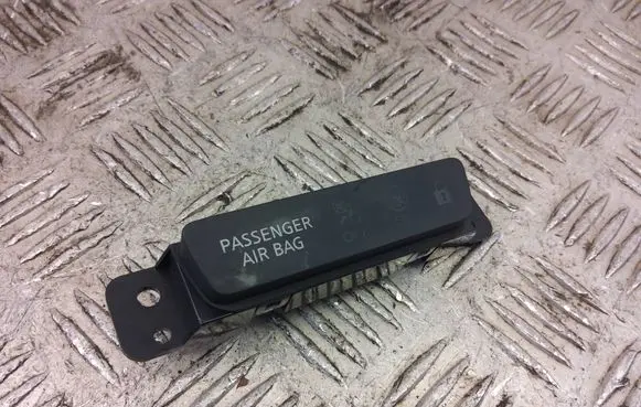 Nissan Leaf II (ZE1) Passenger airbag on/off switch K2224