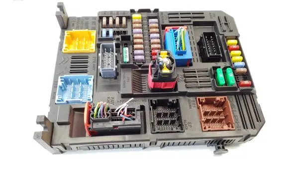 Peugeot 308 Fuse module 981985128001 9819851280