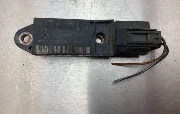 Mercedes-Benz E W211 Airbag deployment crash/impact sensor 00402625A1 A0028202726