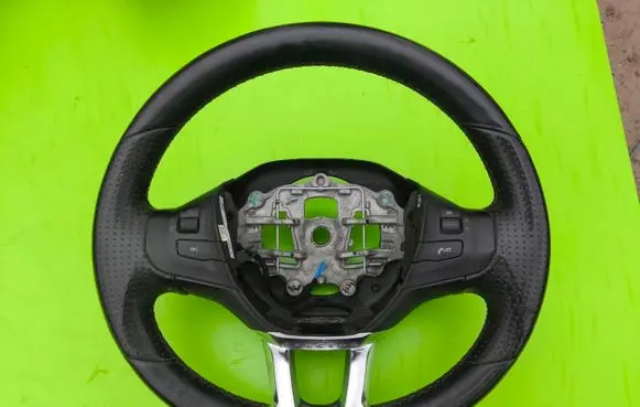 Peugeot 2008 I Steering wheel 98084115ZD 619651880B 86758B03
