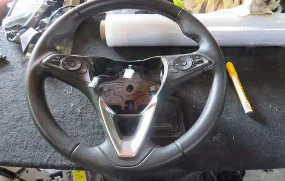 Opel Crossland X Steering wheel