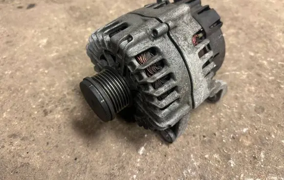 BMW 3 E92 E93 Generator/alternator 8507624 FG18S052 2608669C