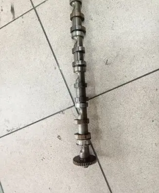 Volkswagen PASSAT B6 Camshaft 03L10103L115E