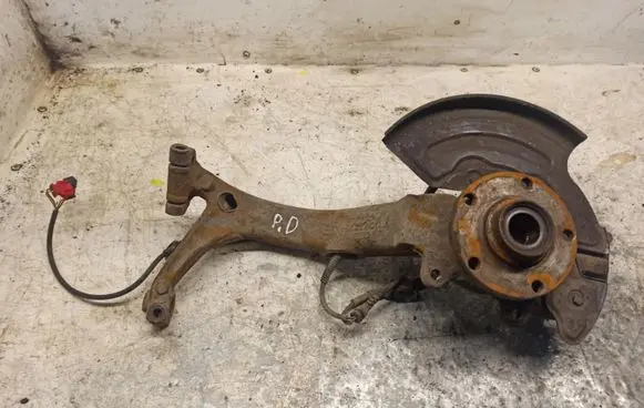 Audi A6 S6 C5 4B Front wheel hub
