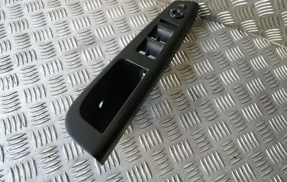 KIA Ceed Front door window switch trim 823511H020