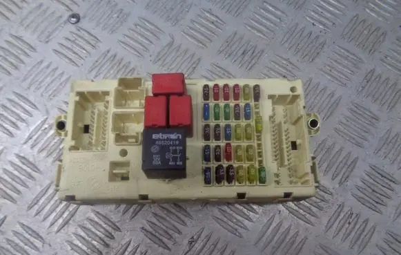 Fiat Stilo Fuse box cover 46778898