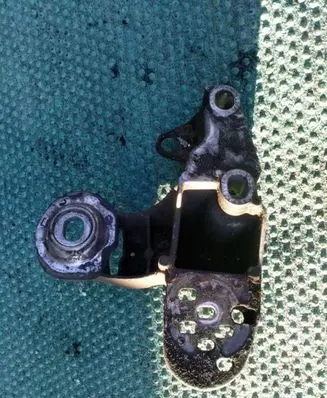 Audi A6 S6 C5 4B Engine mounting bracket 4B0199351B