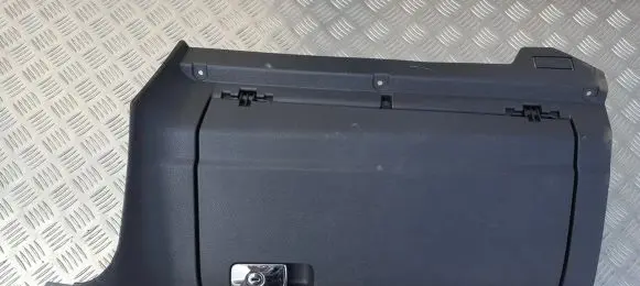 Volkswagen Golf V Glove box 1K2857289A P0105530
