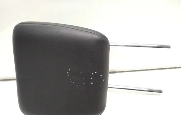 Suzuki Grand Vitara II Rear seat headrest 