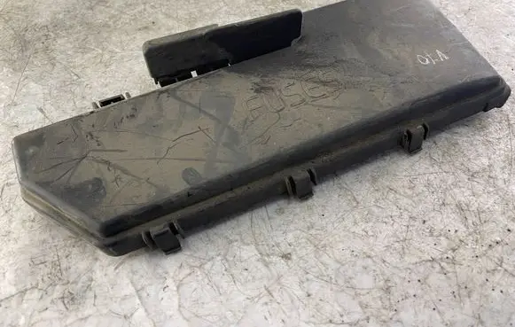 Volvo V70 Fuse box cover 9494211