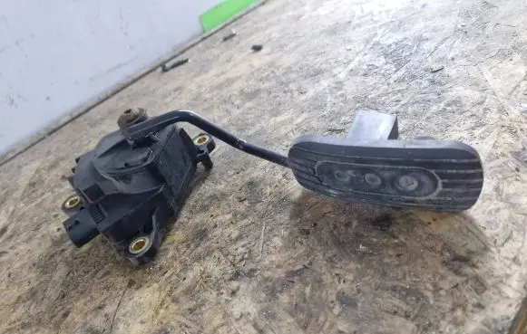 Nissan Micra Accelerator throttle pedal