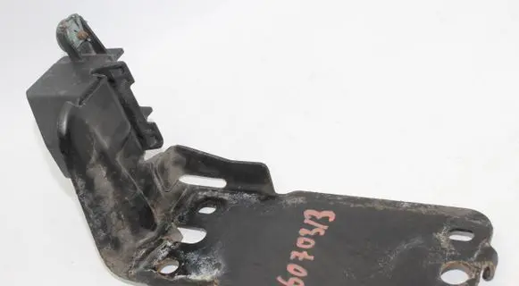 BMW 3 E90 E91 Radiator mount bracket 7117811 23781010 A260BDZ