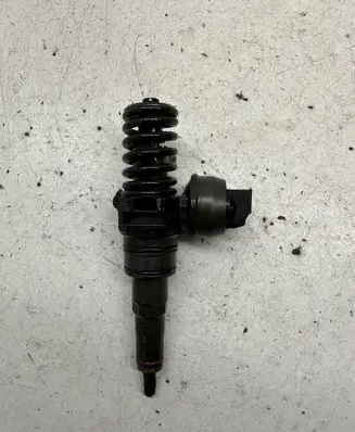 Volkswagen PASSAT B6 Fuel injector 038130073BQ 0414720312