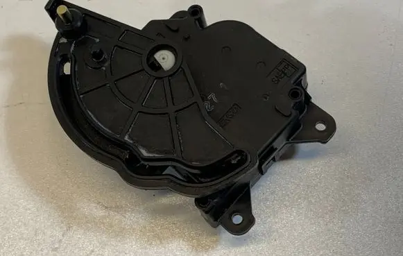 Cadillac SRX Air flap motor/actuator 89023388