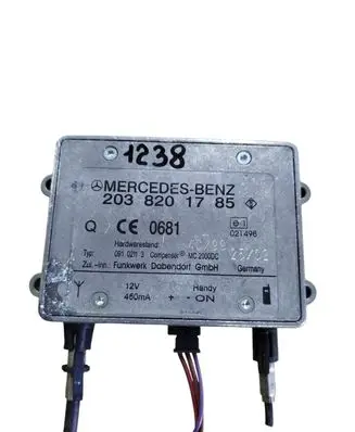 Mercedes-Benz C W203 Aerial antenna amplifier 2038201785 09102113