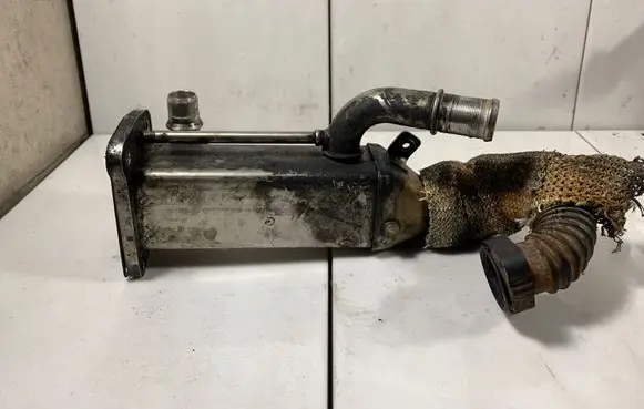 Land Rover Freelander 2 - LR2 EGR valve cooler 965857028002