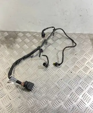Volkswagen Touareg II Fuel injector wires 06E971627M