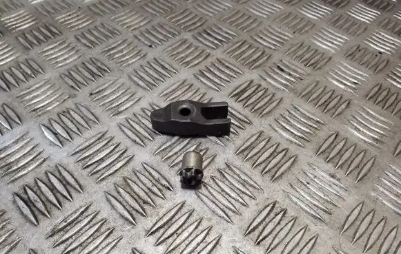 Honda CR-V Fuel Injector clamp holder
