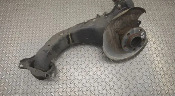 Rear wheel hub