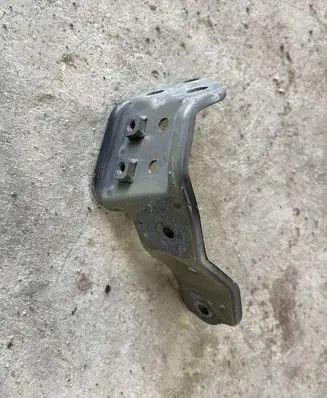 Toyota Avensis T270 Fender mounting bracket