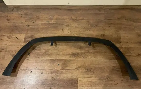 Front bumper lip